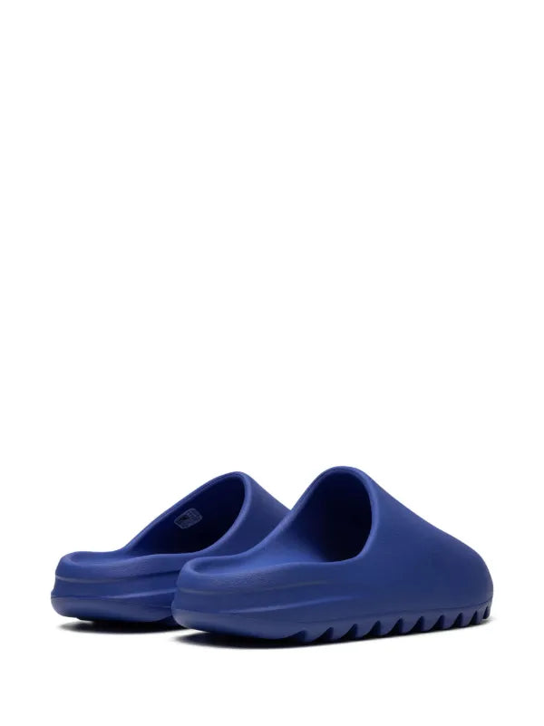 adidas Yeezy
YEEZY "Azure" slides