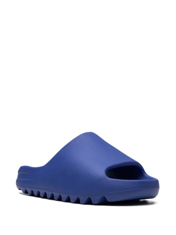 adidas Yeezy
YEEZY "Azure" slides