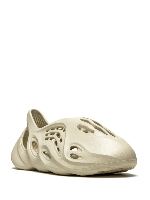 adidas Yeezy
YEEZY Foam Runner "Sand" sneakers